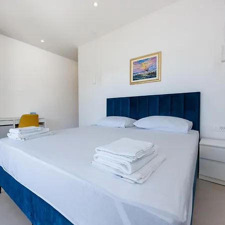 Villa Navis In - Haus Fuer 8 Personen