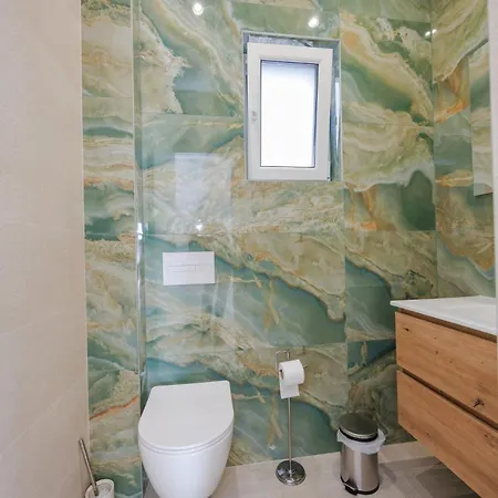 Villa Navis In - Haus Fuer 8 Personen