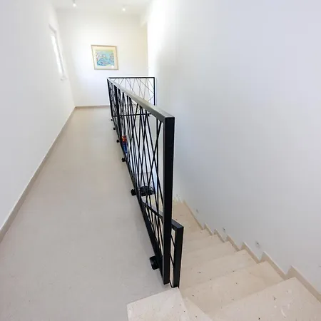 Navis In - Haus Fuer 8 Personen Rogotin