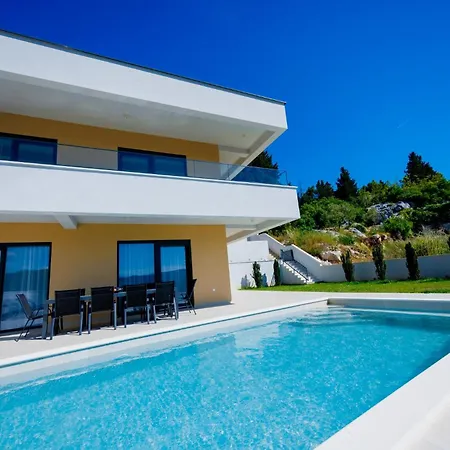 Navis In - Haus Fuer 8 Personen Rogotin