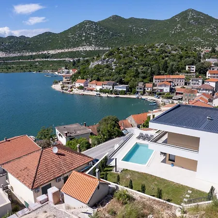 Navis In - Haus Fuer 8 Personen