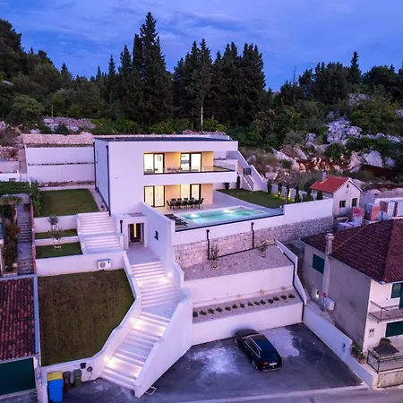 Villa Navis In - Haus Fuer 8 Personen Rogotin