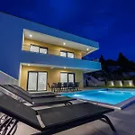 Navis In - Haus Fuer 8 Personen Rogotin