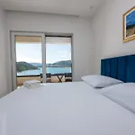 Navis In - Haus Fuer 8 Personen Vila