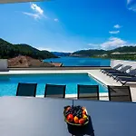Navis In - Haus Fuer 8 Personen Vila