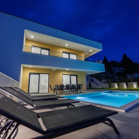 Navis In - Haus Fuer 8 Personen Rogotin