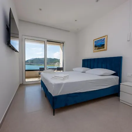 Villa Navis In - Haus Für 8 Personen Rogotin