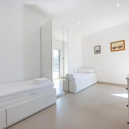 Villa Navis In - Haus Fuer 8 Personen Rogotin