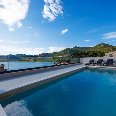 Villa Navis In - Haus Fuer 8 Personen