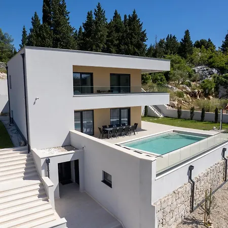 Villa Navis In - Haus Fuer 8 Personen Rogotin