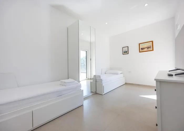 Villa Navis In - Haus Für 8 Personen Rogotin